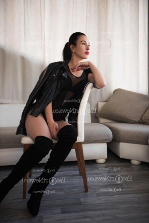 Abril adult dating in Lafayette